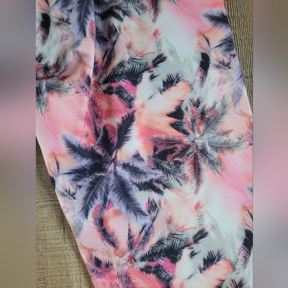 Kos USA Palm Tree Leggings, Women's Medium (Capri Length) - Picture 5 of 5